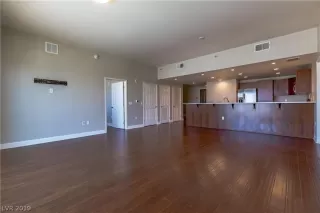 Photo #5: 2135987 Listing