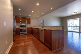 Photo #6: 2135987 Listing