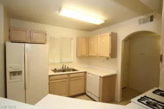 Photo #4: 2136071 Listing 