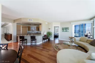 Photo #6: 2136093 Listing 