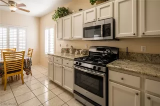 Photo #2: 2136117 Listing 