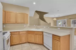 Photo #5: 2136169 Listing