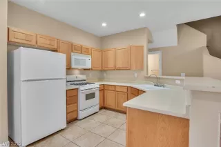 Photo #6: 2136169 Listing