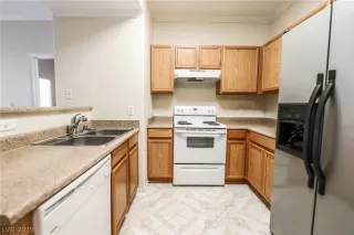 Photo #3: 2136203 Listing 