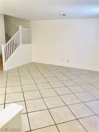 Photo #5: 2136223 Listing 