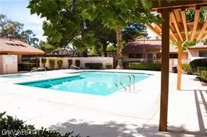 Photo #4: 2136272 Listing