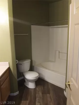 Photo #3: 2136273 Listing 