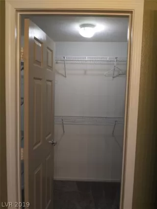 Photo #4: 2136273 Listing 