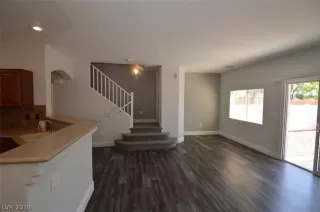 Photo #2: 2136295 Listing 
