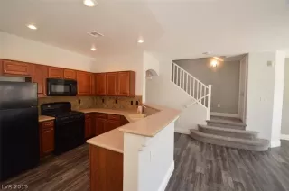 Photo #3: 2136295 Listing 