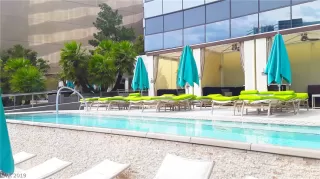 Photo #5: 2136297 Listing