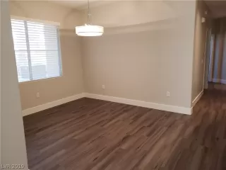 Photo #4: 2136301 Listing