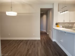 Photo #5: 2136301 Listing