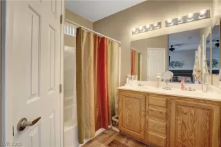 Photo #6: 2136403 Listing 