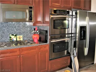 Photo #5: 2136421 Listing