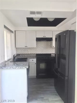 Photo #4: 2136452 Listing 