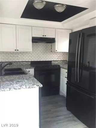 Photo #6: 2136452 Listing 