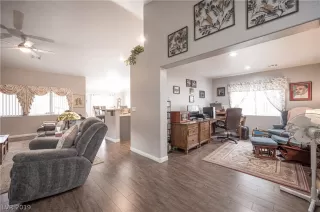 Photo #5: 2136465 Listing