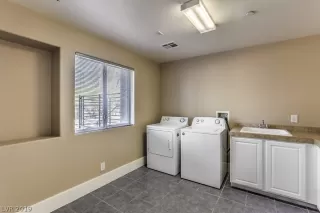 Photo #5: 2136480 Listing