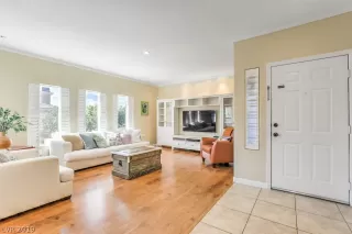 Photo #6: 2136537 Listing