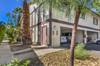 Photo #4: 2136564 Listing