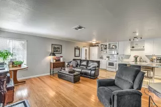 Photo #6: 2136564 Listing