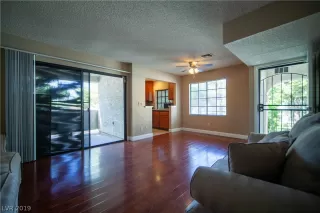 Photo #2: 2136578 Listing