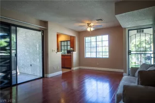 Photo #3: 2136578 Listing