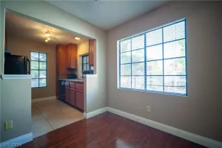 Photo #6: 2136578 Listing