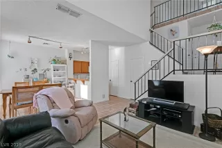 Photo #3: 2136581 Listing