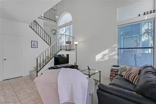 Photo #4: 2136581 Listing