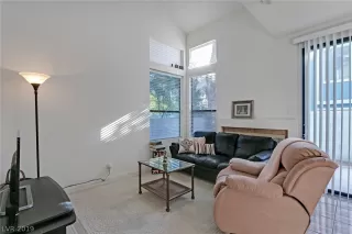 Photo #5: 2136581 Listing