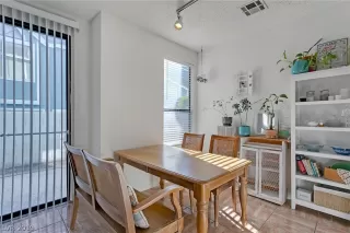 Photo #6: 2136581 Listing