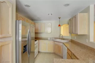 Photo #5: 2136593 Listing