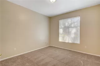 Photo #6: 2136593 Listing