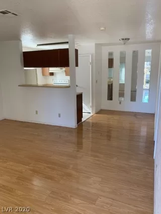 Photo #2: 2136634 Listing