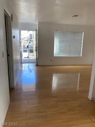 Photo #3: 2136634 Listing