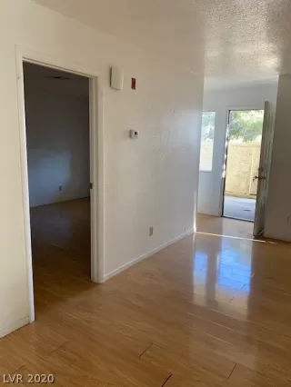 Photo #4: 2136634 Listing