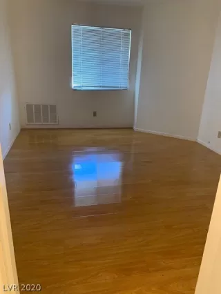 Photo #5: 2136634 Listing