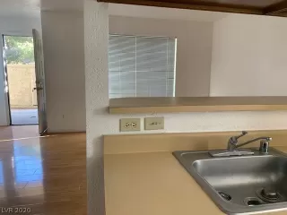 Photo #6: 2136634 Listing