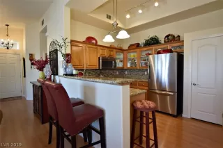 Photo #5: 2136638 Listing 