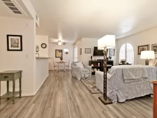 Photo #4: 2136653 Listing 