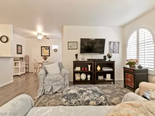 Photo #5: 2136653 Listing 