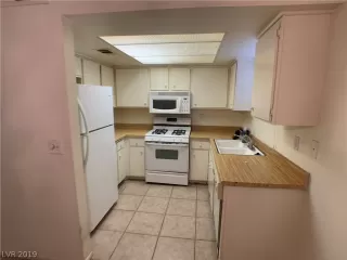 Photo #3: 2136659 Listing 