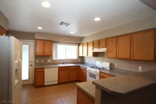 Photo #3: 2136745 Listing 