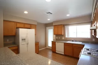 Photo #5: 2136745 Listing 