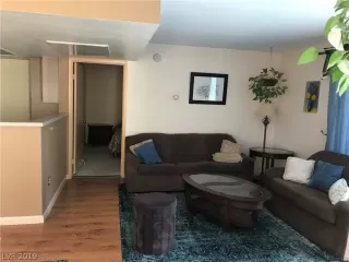 Photo #3: 2136748 Listing 