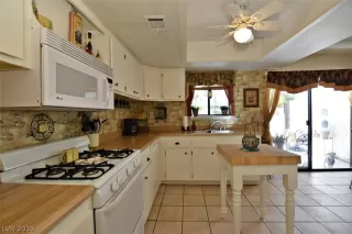 Photo #6: 2136772 Listing