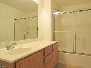 Photo #5: 2136806 Listing