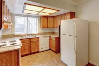 Photo #5: 2136864 Listing 